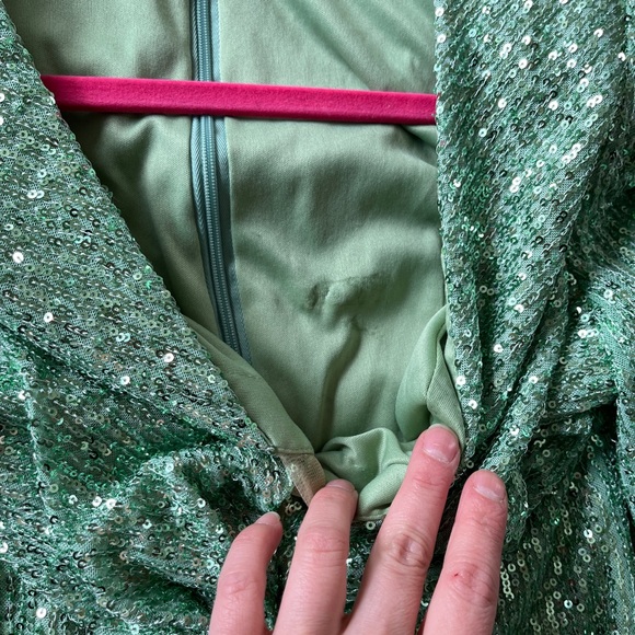 Mac Duggal Sequin Strong Shoulder Mini Dress - Picture 7 of 7